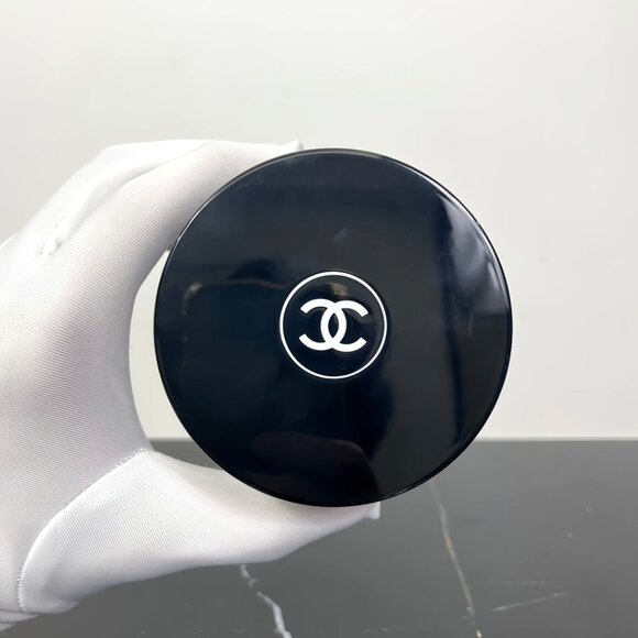 Chanel Loose Powder - Picture 2 of 5